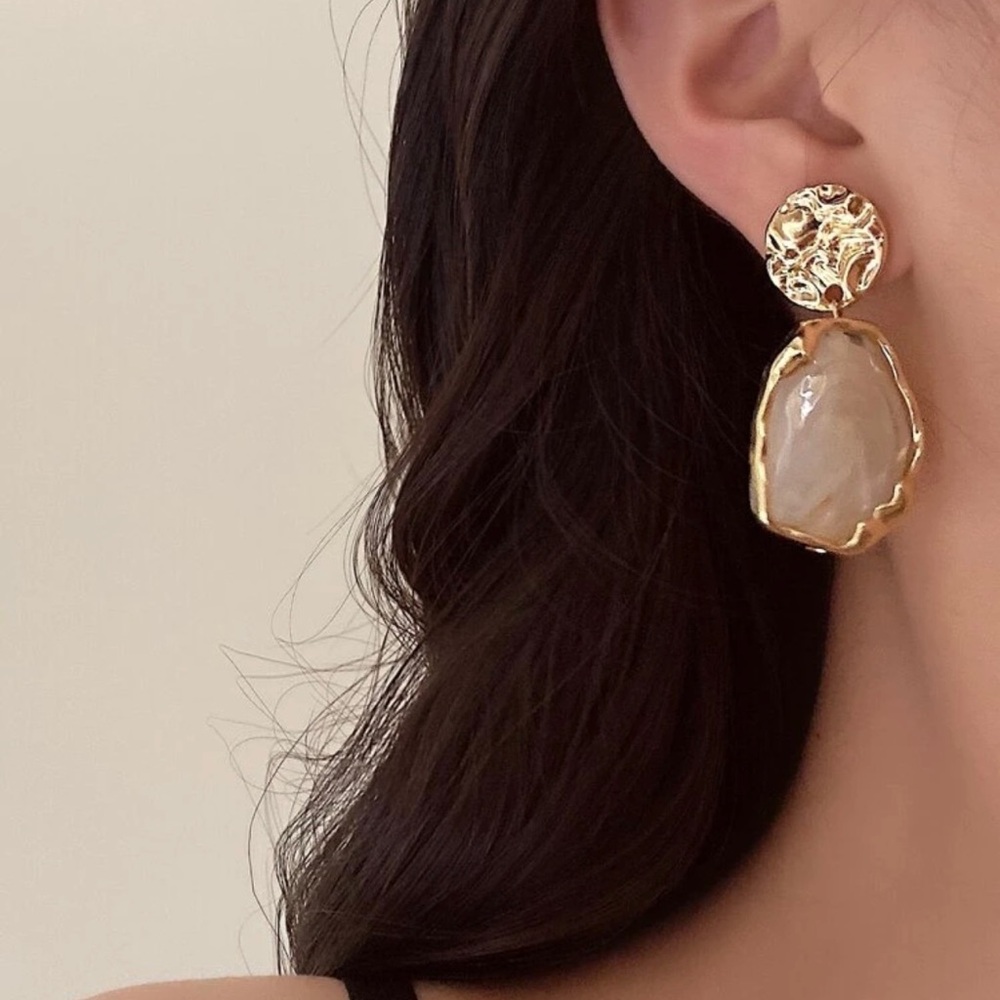 NEW Women’s Girls Gold Vintage Holiday Christmas Eve Gift Earrings Jewelry - Picture 2 of 2